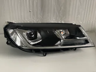 VW Volkswagen Touareg Xenon both side Headlights.