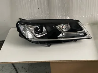 VW Volkswagen Touareg Xenon both side Headlights.