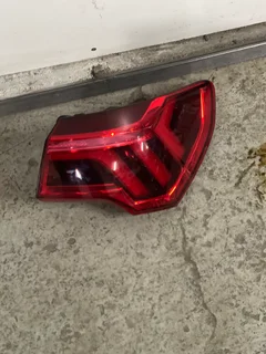 2019 2020 AUDI Q3 PASSENGER OUTER TAIL LIGHT STOP BRAKE LAMP 83A.945.092.A OEM.