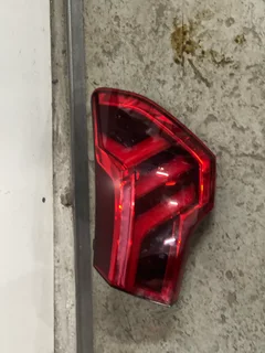 2019 2020 AUDI Q3 PASSENGER OUTER TAIL LIGHT STOP BRAKE LAMP 83A.945.092.A OEM.