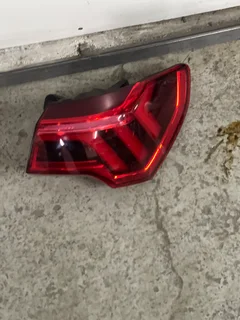 2019 2020 AUDI Q3 PASSENGER OUTER TAIL LIGHT STOP BRAKE LAMP 83A.945.092.A OEM.