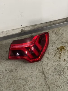 2019 2020 Audi Q3 Passenger Outer Tail Light Stop Brake Lamp 83a.945.092.a Oem.