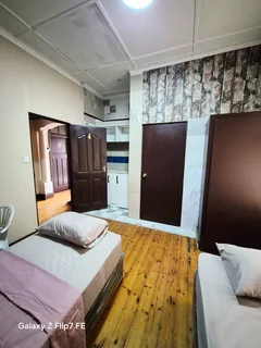 Self catering holiday apartment rooms to let in Durban close to mall, beach. R400 call 0717584458