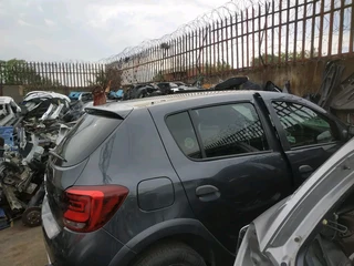 2016 Renault Sandero Stepway plus Stripping for spares