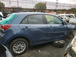 2022 Kia Rio G4LF Hatchback Manual transmission Stripping for spares