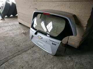 Chevrolet Spark tailgate with glass and lock mechanism for sale