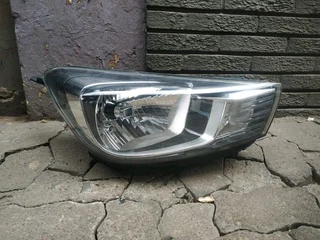 Kia Pegas Right headlight / head lamp