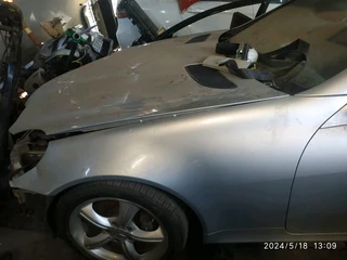 Mercedes Benz SLK 350 fender