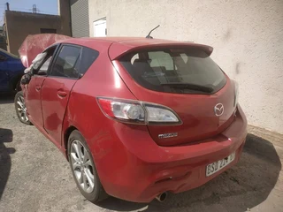 2010 mazda 3 2.0 DISI Axela Hatchback stripping for spares