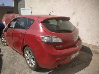 2010 mazda 3 2.0 DISI Axela Hatchback stripping for spares
