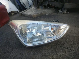 Hyundai i10 grand right headlight / head lamp for sale
