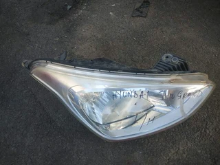 Hyundai i10 grand right headlight / head lamp for sale