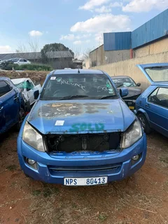 2015 Isuzu KB 240 NAQ 2.4 petrol Manuel transmission Stripping for spares