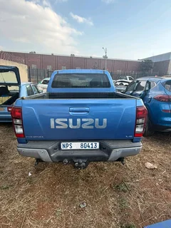 2015 Isuzu KB 240 NAQ 2.4 petrol Manuel transmission Stripping for spares