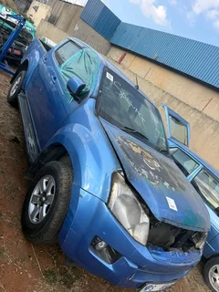 2015 Isuzu KB 240 NAQ 2.4 petrol Manuel transmission Stripping for spares