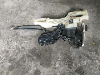 2016 Onwards Hyundai Elantra left front door lock for sale