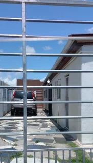 Bachelor pad in Secure Parow Klipkop