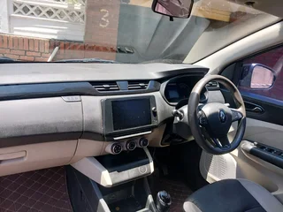 Renault Triber 2022 in excellent condition