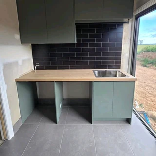 I&#39;m looking for carpentry work 0622703548