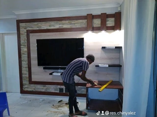 Any one who need a carpenter I&#39;m available