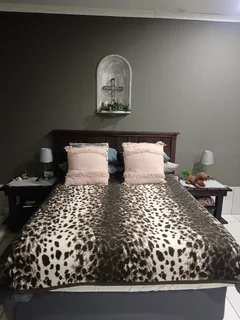  Sleeper Wood Bedroom Set – Excellent Condition bed not included