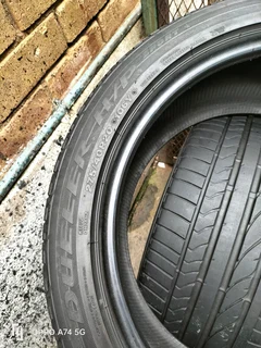 2x 275/40/20 Bridgestone Dueler Runflat