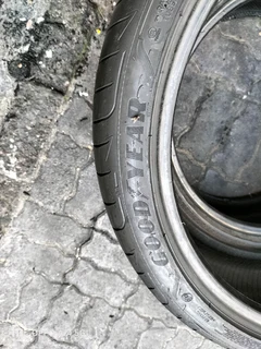 2x 225/40/20 goodyear Eagle F1 Runflat