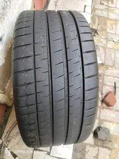 1x 285/35/20 Michelin pilot Sport 4S, 95%thrd no repairs