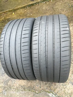 2x 295/35/21 Michelin pilot Sport 4S ⭐ rated