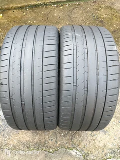 2x 295/35/21 Michelin pilot Sport 4S ⭐ rated