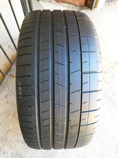 1x 285/35/20 Pirelli pzero