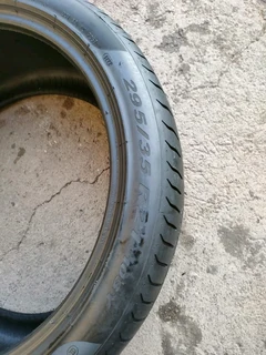 1x 295/35/21 Pirelli pzero