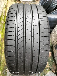1x 275/40/19 Pirelli Pzero