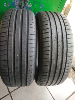 2x 235/60/18 Michelin Primacy 4