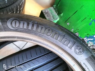 2x 255/40/20 Continental Sports Contact 5