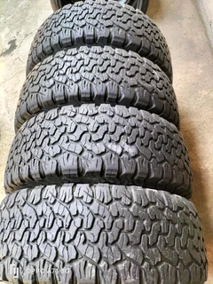 Set 285/65/18 BFgoodrich Ko2 White lattering