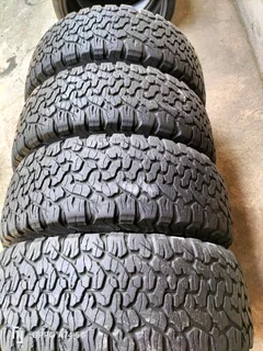 Set 285/65/18 BFgoodrich Ko2 White lattering