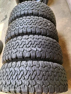 Set 285/65/18 BFgoodrich Ko2 White lattering