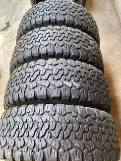 Set 285/65/18 BFgoodrich Ko2 White lattering