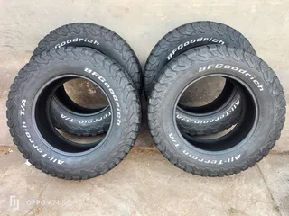Set 285/65/18 BFgoodrich Ko2 White lattering