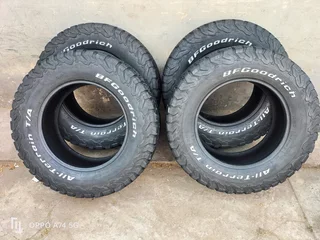 Set 285/65/18 BFgoodrich Ko2 White lattering