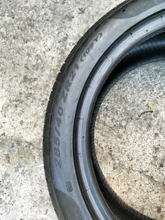 2x 285/40/21 Pirelli pzero