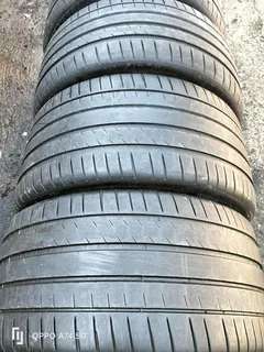 Set 285/35/22 and 315/30/22 Michelin pilot Sport 4S