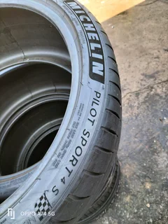 Set 285/35/22 and 315/30/22 Michelin pilot Sport 4S