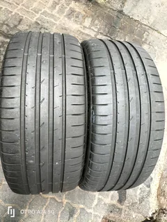 2x 235/40/19 goodyear Eagle