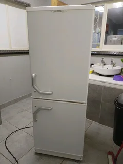 Excellent working 317L Defy fridge for sale R2000 Works like a new fridge