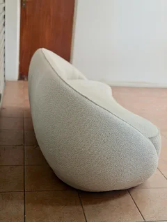 2-Piece Couch Set for Sale – Excellent Condition! I’m selling my beautiful 2-piece couch set for R7,