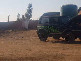 This beast has a V8 (4.2) 1UZ Engine that&#39;s has just been redone.