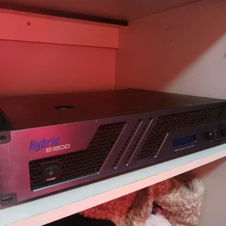Hybrid B1800 power amp mint condition R3900 not neg