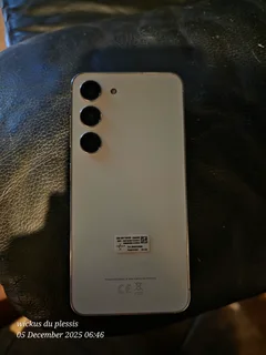 Samsung s23 256gb phone is in mint condition no cracks never been opened